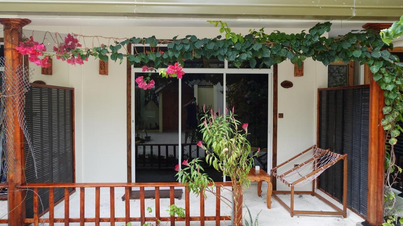 Manta Dhangethi Exterior photo